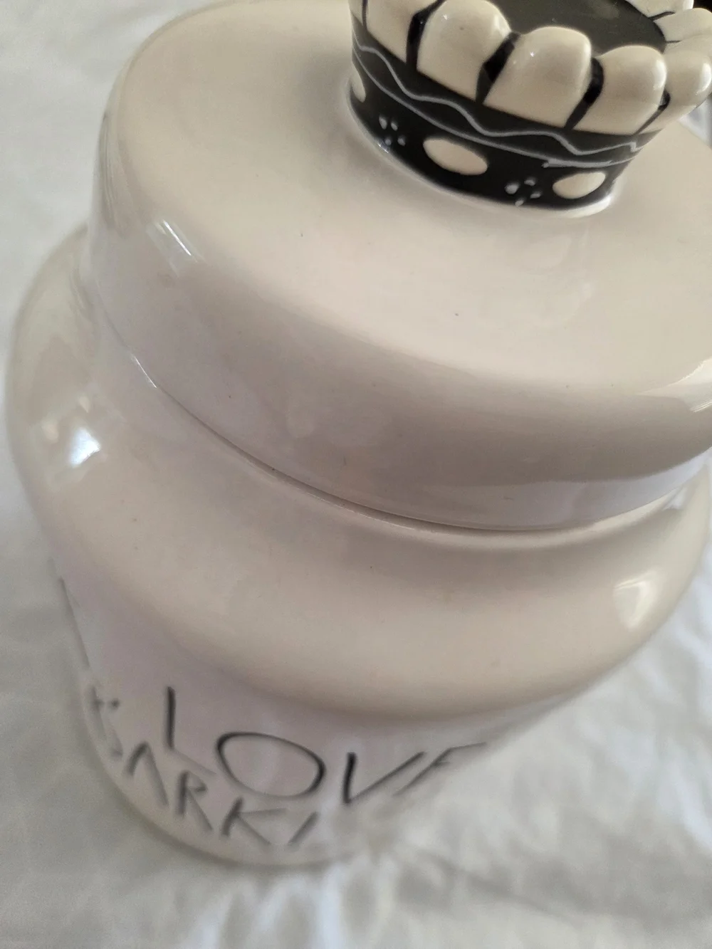 Rae Dunn lid clean dog